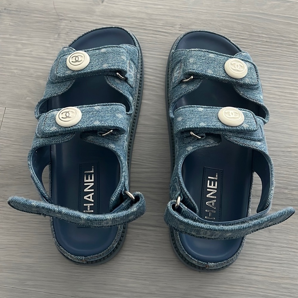 Serious buyers only pls - not willing to go beyond the listing price.